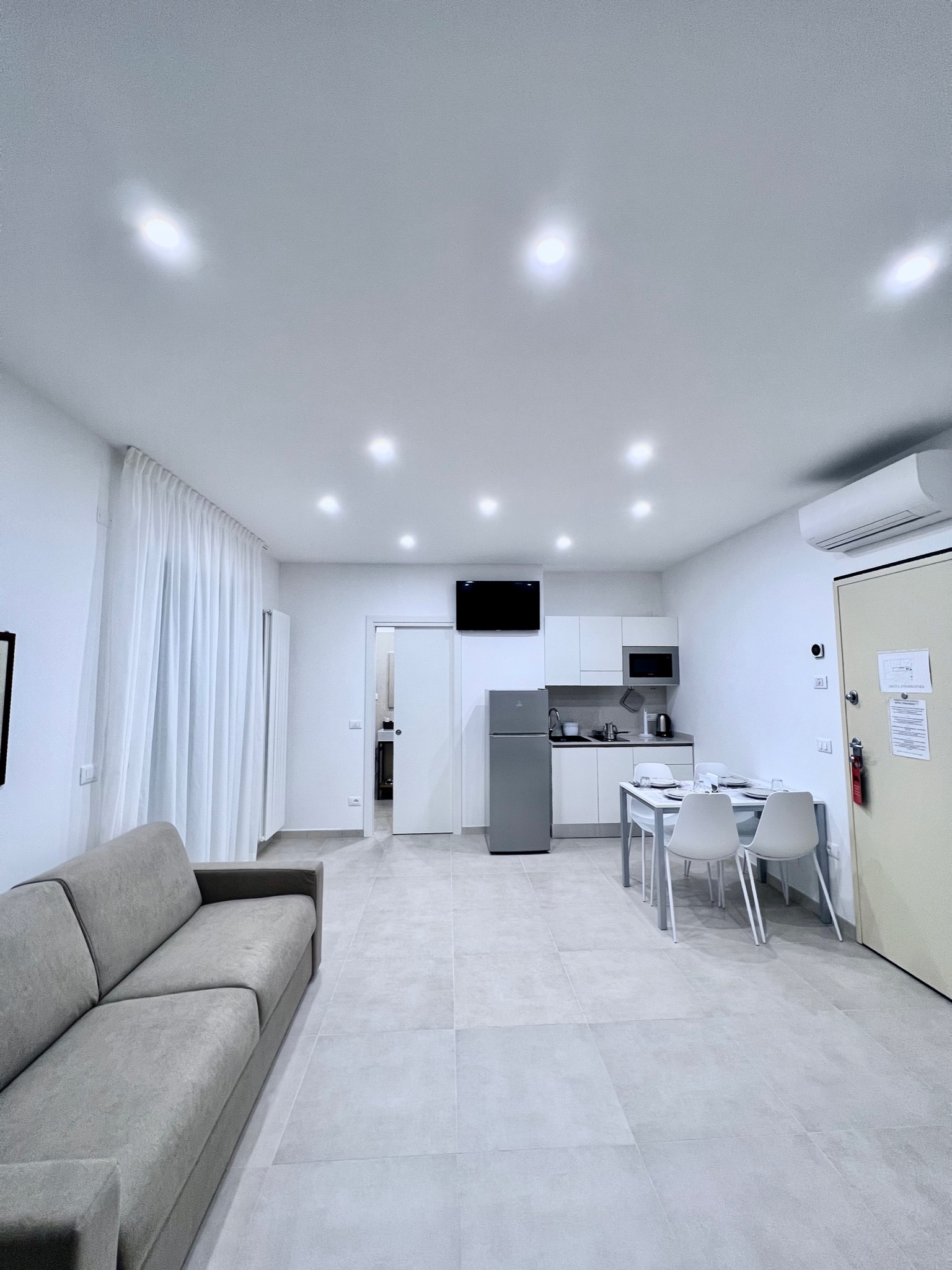 Gallery05
